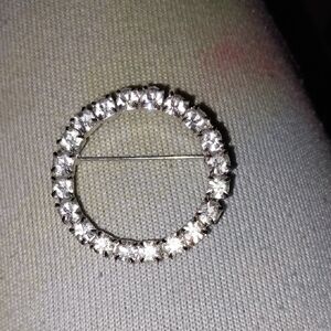 Elegant Vintage Silver Toned Crystal Rhinestone Brooch